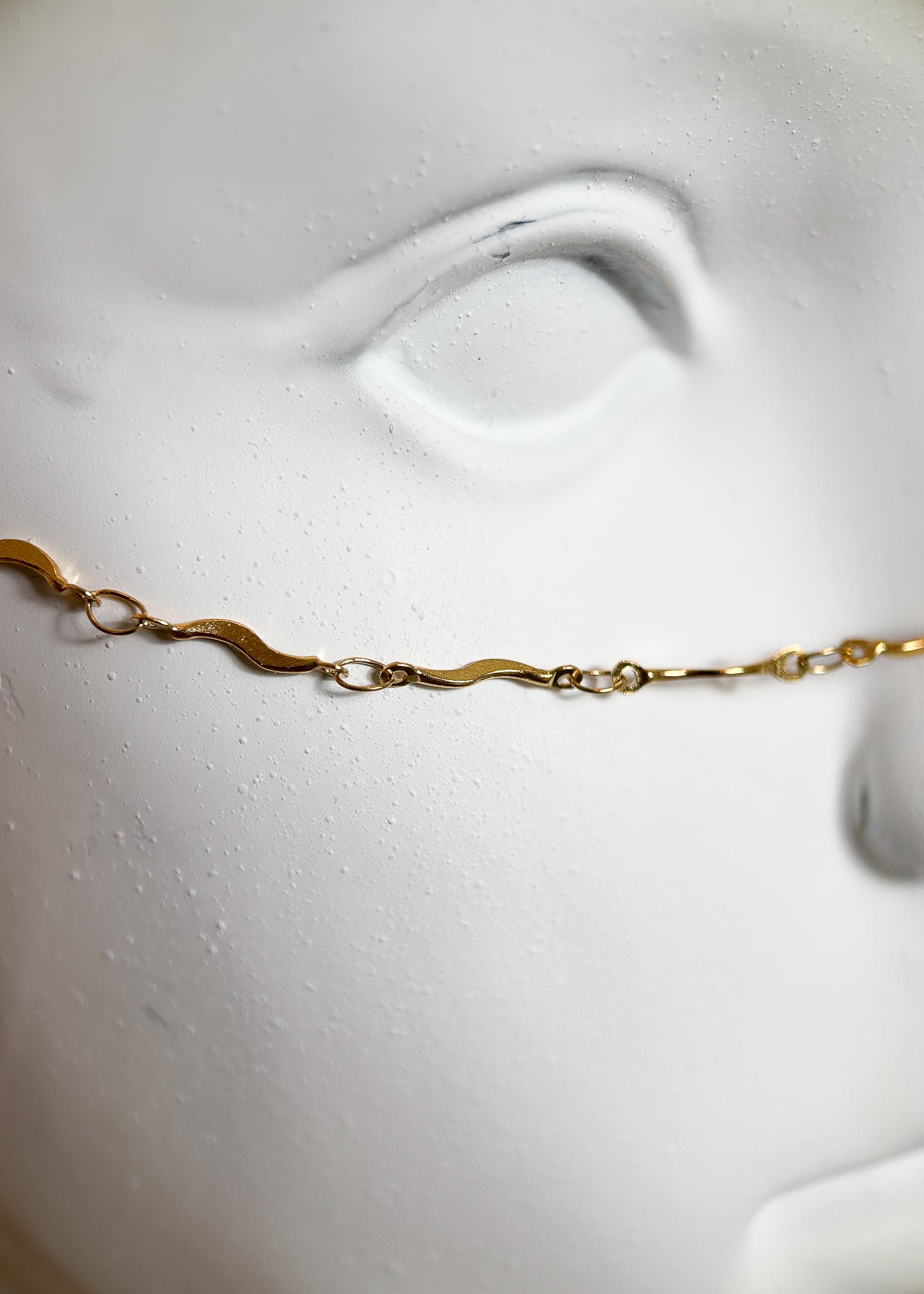 Chaîne de visage dorée avec étoiles de mer, en acier inoxydable plaqué or. Parfaite pour un costume de sirène, un festival d'été ou une séance photo.