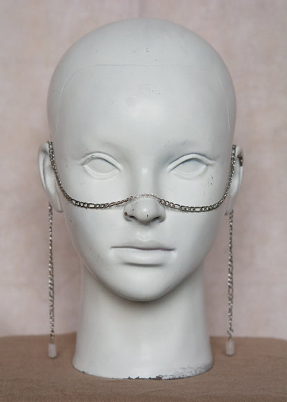 Bijou facial avec bridge en cristaux et quartz rose pâle. Accessoire lumineux, rituel ou romantique au style mystique. Bijou alternatif, festival, costume.