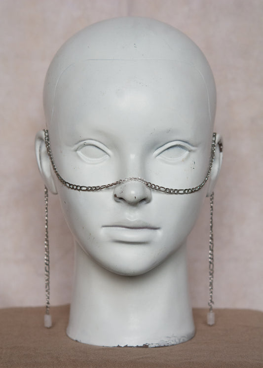 Bijou facial avec bridge en cristaux et quartz rose pâle. Accessoire lumineux, rituel ou romantique au style mystique. Bijou alternatif, festival, costume.