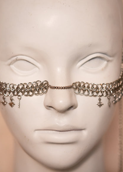 Chaîne de visage motif chainmail fait main avec pampilles étoilées. Bijou guerrier, viking, idéal festival ou costume.