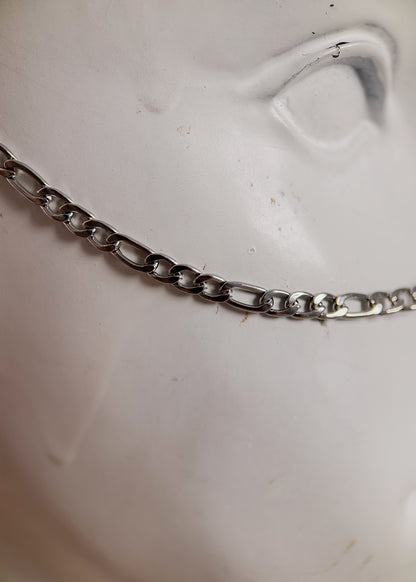 Bijou facial avec bridge en cristaux et quartz rose pâle. Accessoire lumineux, rituel ou romantique au style mystique. Bijou alternatif, festival, costume.