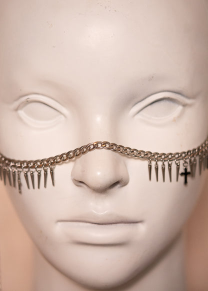 Chaîne de visage avec croix noires en émail et croix métal. Bijou oracle, look mystique, shamanique ou costume rituel.