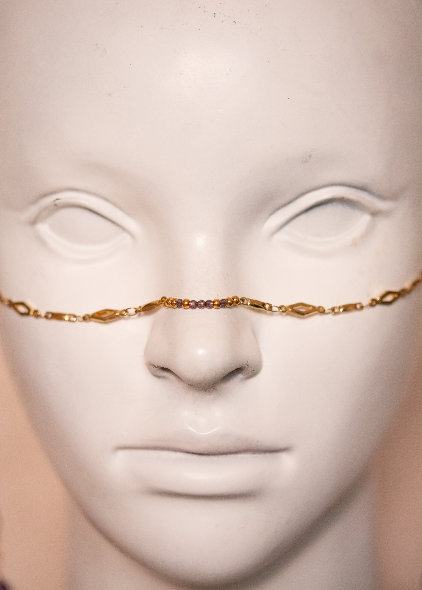 Chaîne géométrique avec cristaux violets et améthystes. Bijou facial idéal pour festival, cérémonie, performance, costume, photoshoot...