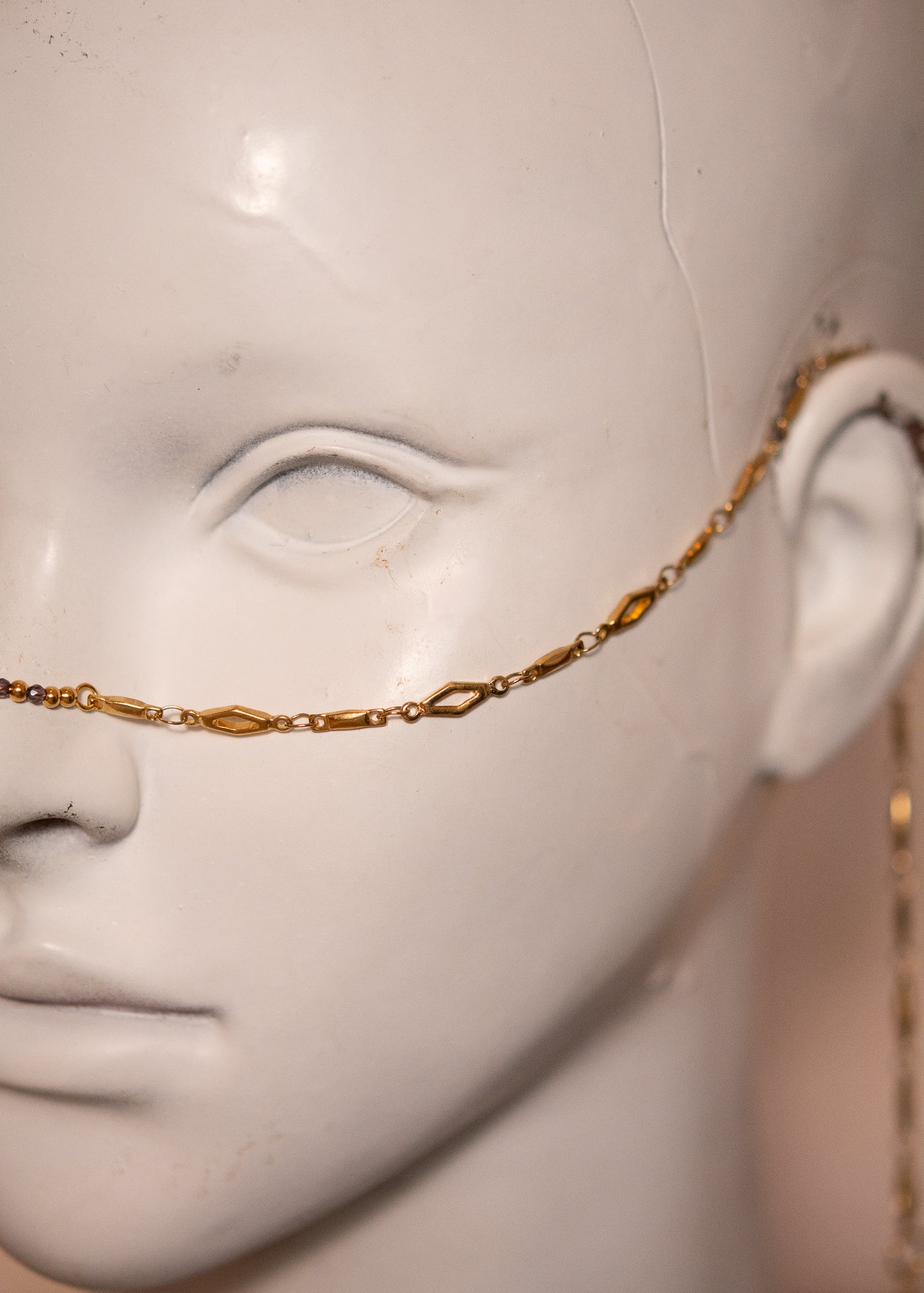 Chaîne géométrique avec cristaux violets et améthystes. Bijou facial idéal pour festival, cérémonie, performance, costume, photoshoot...