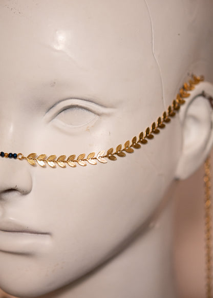 Chaîne de visage dorée avec lapis lazuli. Bijou bohème et mystique, contraste bleu et or, inspiration orientale. Bijou facial, festival, boho chic.