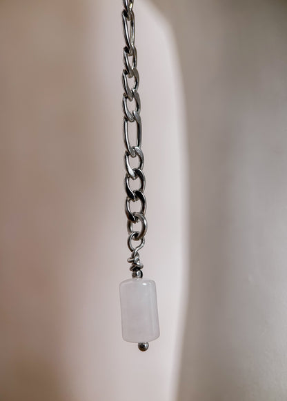 Bijou facial avec bridge en cristaux et quartz rose pâle. Accessoire lumineux, rituel ou romantique au style mystique. Bijou alternatif, festival, costume.