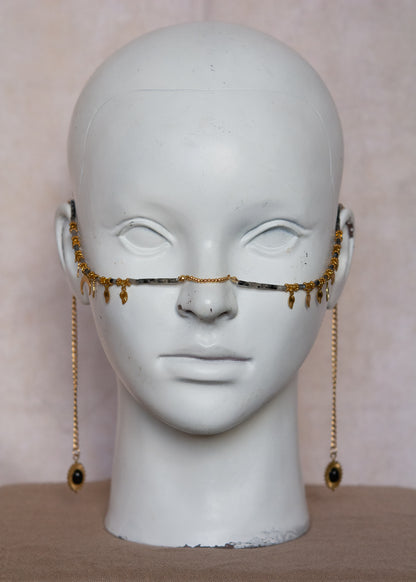 Bijou facial en acier inoxydable doré, larvikite et obsidienne avec lune orientale. Accessoire mystique égyptien pour festival, danse ou costume rituel boho.