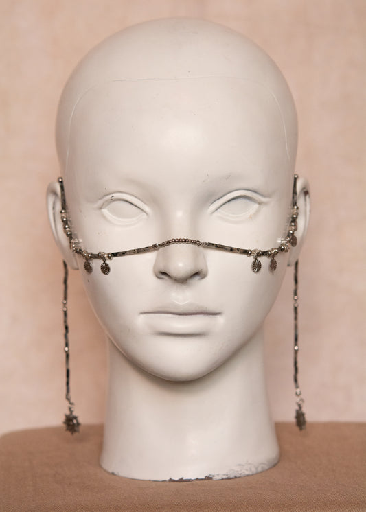 Bijou facial en larkivite avec soleils et disques en acier inox. Chaîne de visage bohème et mystique idéale pour festivals, rituels ou tenues mystiques.