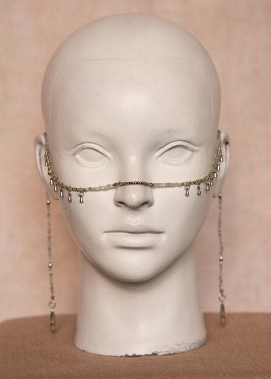 Chaîne de visage en labradorite et péridot avec gouttes argentées acier inoxydable. Bijou mystique pour look céleste, festival ou costume fantasy.