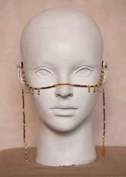 Bijou facial en grenat avec charme serpent et détails dorés. Accessoire mystique pour festival, danse orientale ou costume tribal.