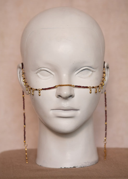 Bijou facial en grenat avec charme serpent et détails dorés. Accessoire mystique pour festival, danse orientale ou costume tribal.