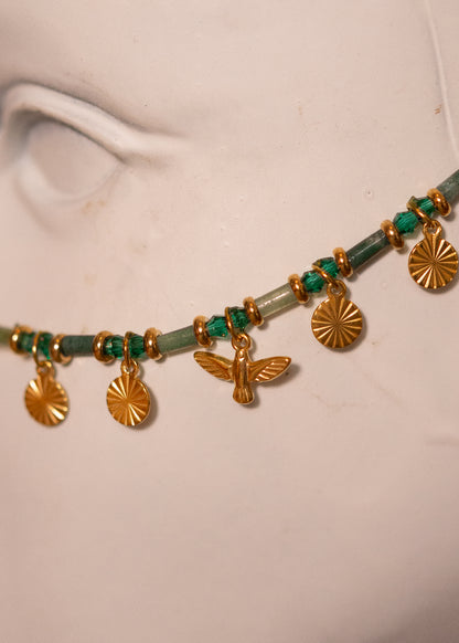 Bijou facial en agate mousse avec oiseaux dorés et gouttes. Chaîne de visage dorée inspirée de l’Égypte antique, idéale pour festivals et costumes solaires.