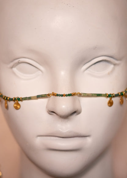 Bijou facial en agate mousse avec oiseaux dorés et gouttes. Chaîne de visage dorée inspirée de l’Égypte antique, idéale pour festivals et costumes solaires.