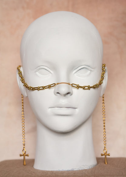 Chaîne de visage épaisse en acier inoxydable plaqué or avec mailles robustes et croix ankh hiéroglyphe. Bijou facial antique, look puissant et solaire.