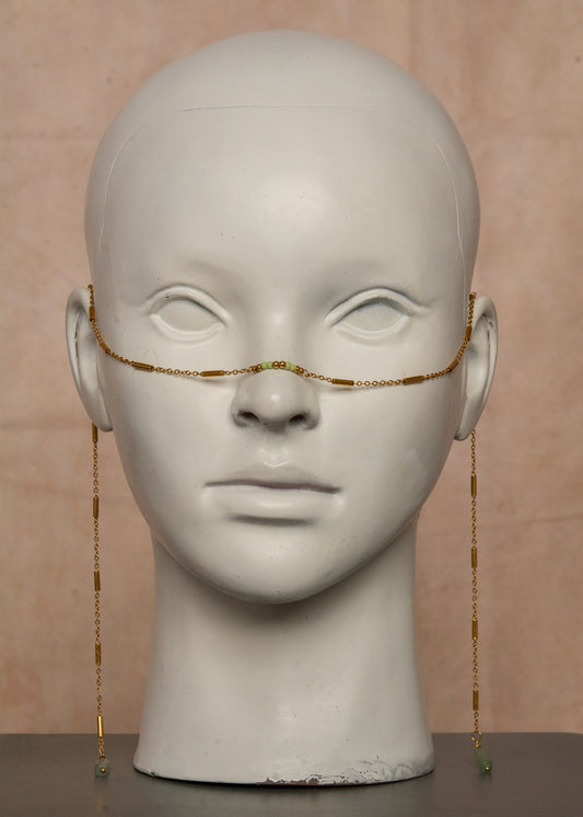Chaîne de visage en acier inoxydable doré avec pierres d’aventurine verte et perles de rocaille. Bijou facial raffiné, inspiré des trésors égyptiens, idéal pour festivals, costumes et tenues élégantes.
