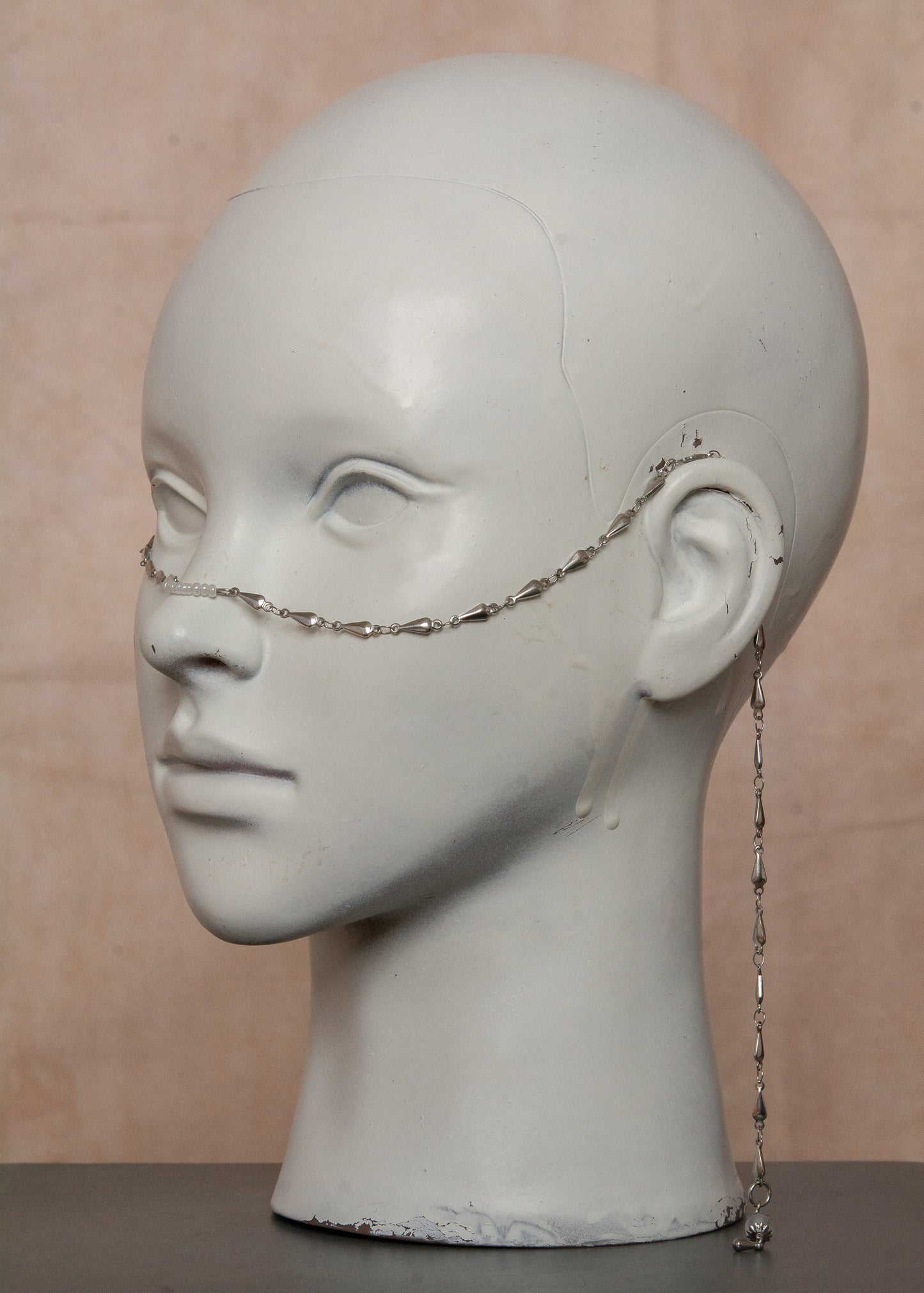 Chaîne de visage unisexe en acier inoxydable avec perles holographiques aux extrémités, bijou facial lumineux pour festival.